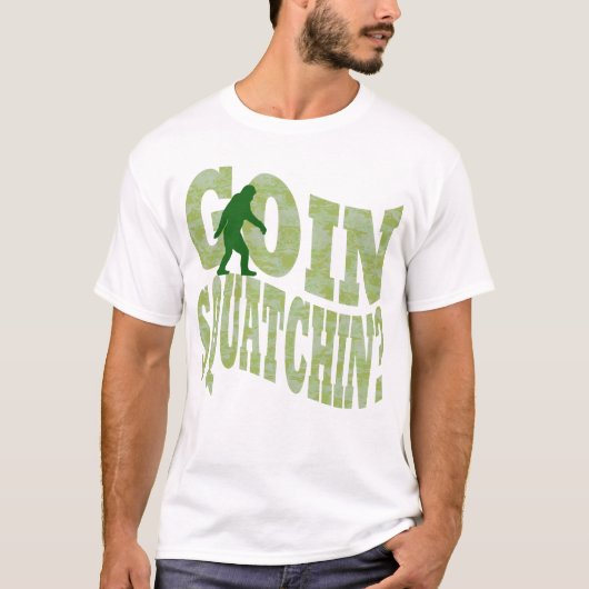 Goin squatchin?文字&グリーン迷彩柄 tシャツ (正面)