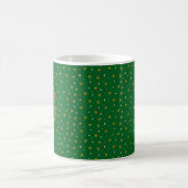 Gold baubles and stars on a green background コーヒーマグカップ (中央)