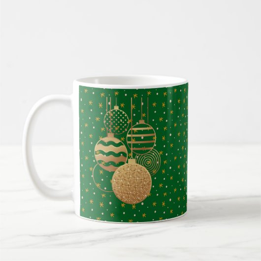 Gold baubles and stars on a green background コーヒーマグカップ (左)