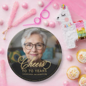 Gold Cheers to 70 Years Custom Photo Birthday ペーパープレート (パーティー)