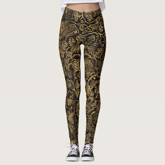 Gold Floral Baroque Pattern on Black レギンス (正面)