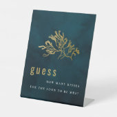 Gold Guess How Many Kisses Bridal Shower Game 台座サイン (正面)