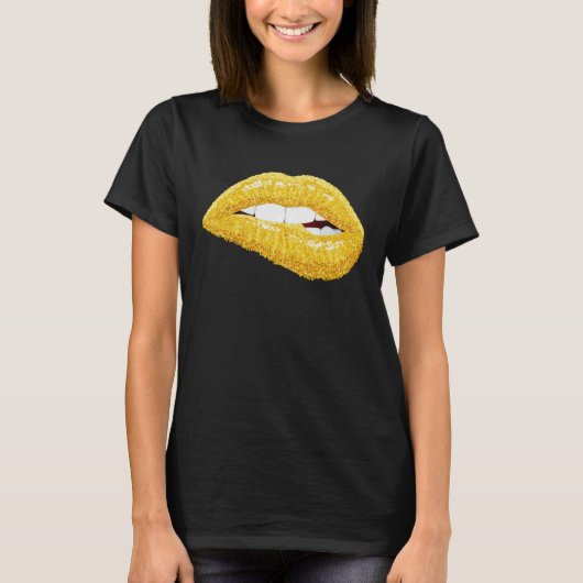 Gold Lips Biting Lipstick Makeup Tシャツ (正面)