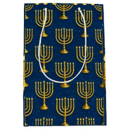 Gold Menorahs on Sparkly Jay Blue Hanukkah ミディアムペーパーバッグ
