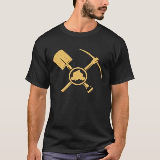 Gold Panning Shovel And Pickaxe Tシャツ (正面)