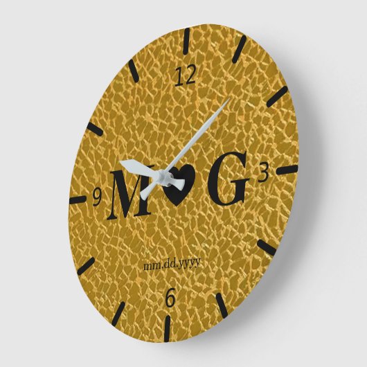 Gold Textured Monogram Wall Clock for Love ラージ壁時計 (傾斜)