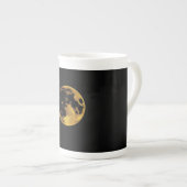 Gold textured moon on dark black ボーンチャイナマグカップ (正面右)