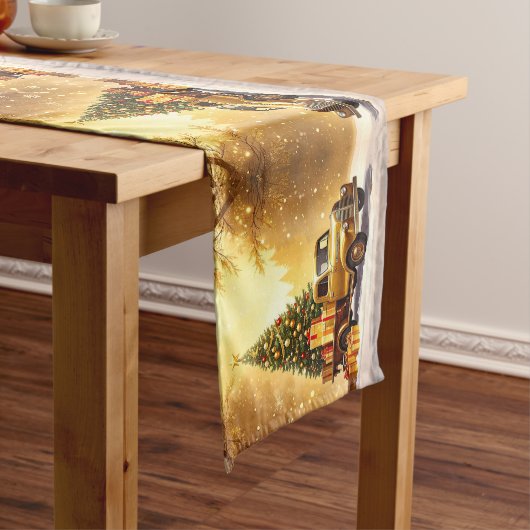 Gold Truck Christmas Tree Holiday Table Runner ミディアムテーブルランナー (インサイチュ)