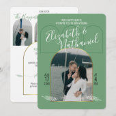 Golden Arch Boho Script Green Photos Custom 招待状 (正面/裏面)