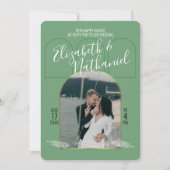 Golden Arch Boho Script Green Photos Custom 招待状 (正面)