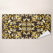 Golden baroque seamless pattern on black backgroun バスタオル (バスタオル)