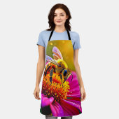 Golden Bee Flower Magic Light Design エプロン (着用した状態)