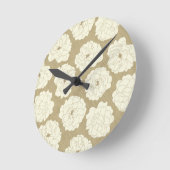 Golden Beigeのクラムバラ – シームレスなパターン。 ラウンド壁時計 (傾斜)