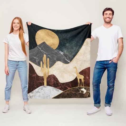 Golden Giraffe Desert Landscape & Marble Mountain フリースブランケット (インサイチュ)