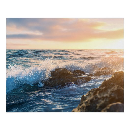 Golden Hour Ocean Waves Crashing on Rocks Sunset ポスター (正面)