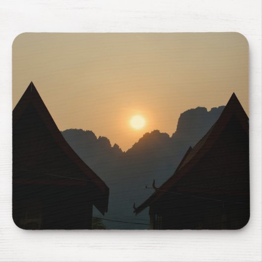 Golden light on the peaks: sunset in Vang Vieng マウスパッド (正面)