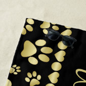 Golden Paw Prints on Black with Custom Name ビーチタオル (インサイチュ)