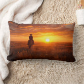 Golden Prairie Cowboy Sunset Farmhouse Art ランバークッション (ブランケット)