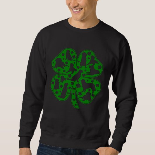 Golden Retriever Dog Shamrock Saint Patricks Day B スウェットシャツ (正面)