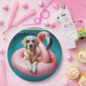 Golden Retriever Floating On a Flamingo Pool Toy ペーパープレート (パーティー)