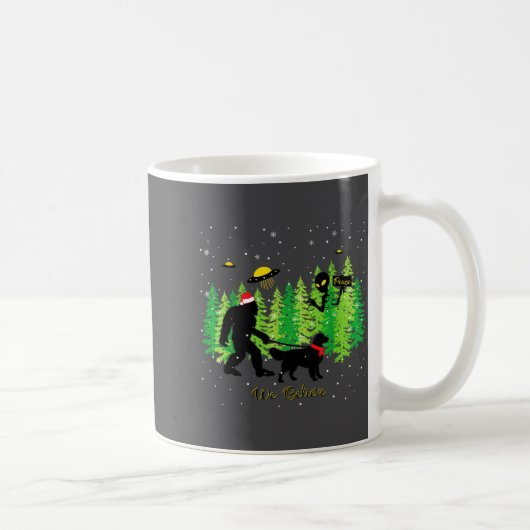 Golden Retriever Funny Bigfoot Christmas Alien Ufo コーヒーマグカップ (右)