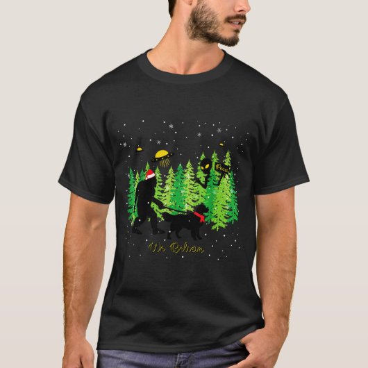 Golden Retriever Funny Bigfoot Christmas Alien Ufo Tシャツ (正面)