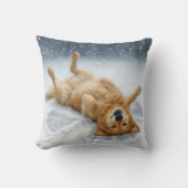 Golden Retriever Making a Snow Angel クッション (正面)