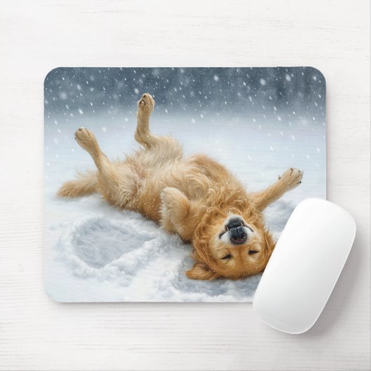 Golden Retriever Making a Snow Angel マウスパッド (マウス)