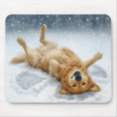 Golden Retriever Making a Snow Angel マウスパッド (正面)
