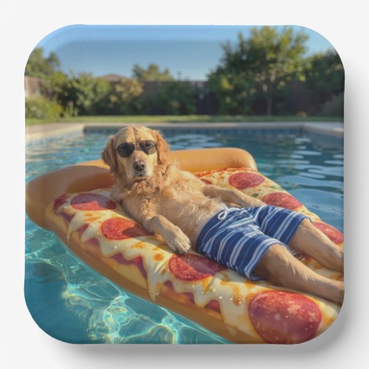 Golden Retriever on a Pizza Slice Pool Float ペーパープレート (正面)