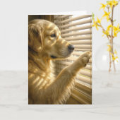 Golden Retriever Peeking Through Blinds Birthday カード (黄色い花)