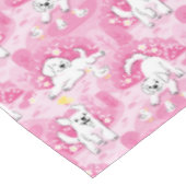 Golden Retriever Puppy in Pink Garden テーブルクロス (アングル)