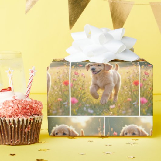 Golden Retriever Puppy Running In a Meadow ラッピングペーパー (誕生日パーティー)