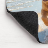 Golden Retriever Puppy Walking On the Beach マウスパッド (コーナー)