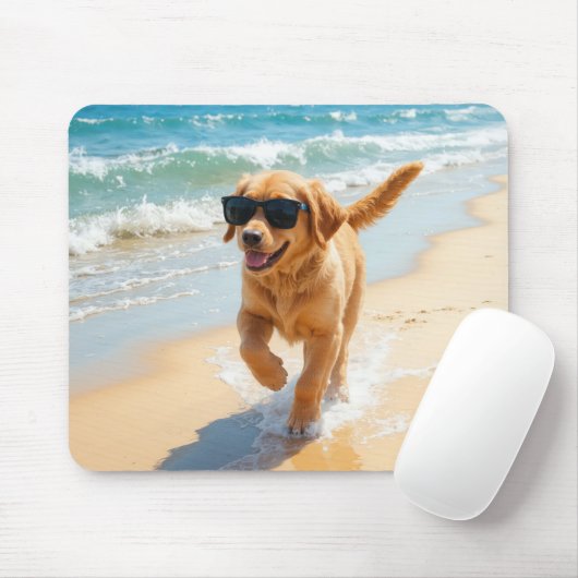 Golden Retriever Puppy Walking On the Beach マウスパッド (マウス)
