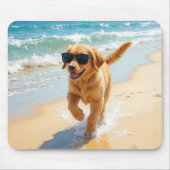 Golden Retriever Puppy Walking On the Beach マウスパッド (正面)