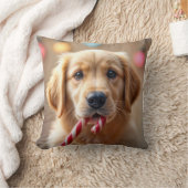 Golden Retriever Puppy With a Candy Cane クッション (ブランケット)