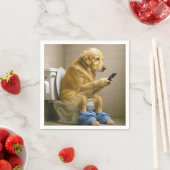 Golden Retriever Sitting On the Toilet Texting スタンダードカクテルナプキン (インサイチュ)