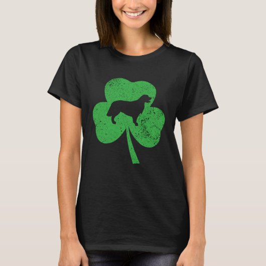 Golden Retriever St Patricks Day Distressed Shamro Tシャツ (正面)