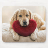 Golden Retriever With a Red Heart Pillow マウスパッド (正面)
