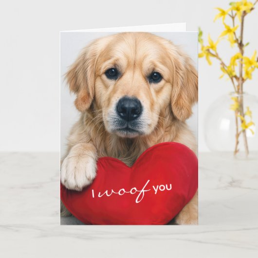 Golden Retriever With Valentine Heart Pillow カード (黄色い花)