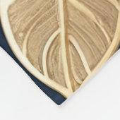 Golden Roses With A Metallic Finish フリースブランケット (角)