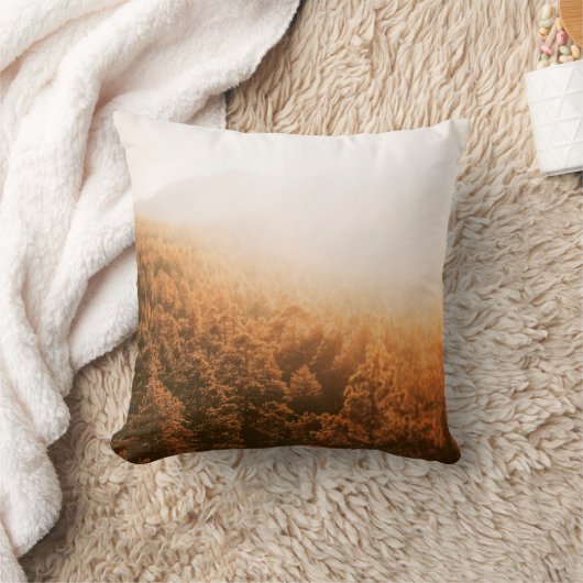 GOLDEN SUN OVER A FOREST クッション (ブランケット)
