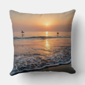 Golden Sunset Ocean Waves with Birds クッション (裏面)
