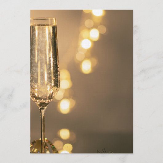 Golden with a glass of champagne Birthday Invit 招待状 (正面)