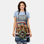 Goldendoodle Christmas Red Truck Holiday エプロン (着用した状態)