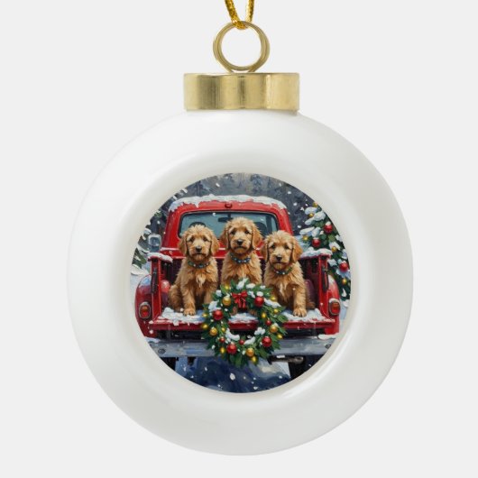 Goldendoodle Christmas Red Truck Holiday セラミックボールオーナメント (正面)