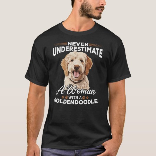 Goldendoodle Dog Breed Pet Never Underestimate A W Tシャツ (正面)