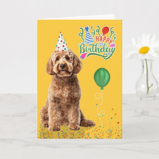 Goldendoodle Dog in a Party Hat on Yellow Birthday カード (小さな植物)