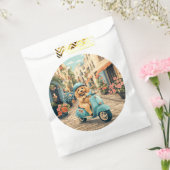 Goldendoodle Dog Riding Scooter European Streets フェイバーバッグ (封をした状態)